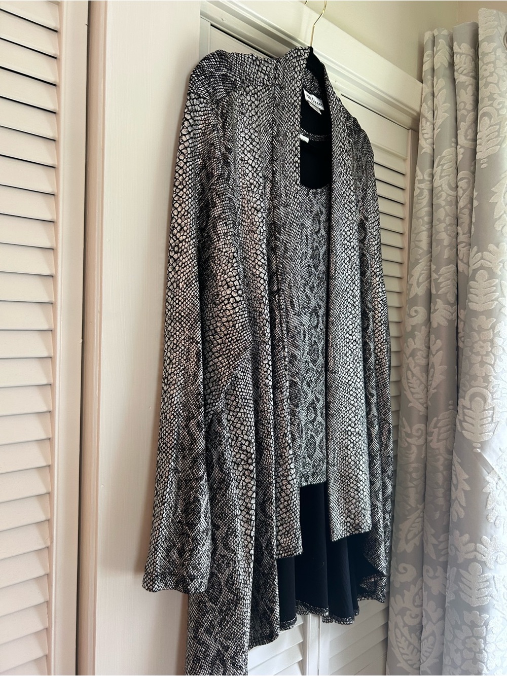 All Hours Evening 2-Piece Shiny Snake Pattern Jacket - Black/Silver Size XXL EUC